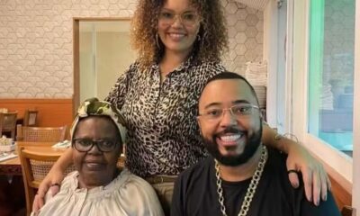 Anita Nobre, Dudu Nobre e Lucinha Nobre, sorrindo em uma foto de família