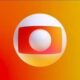 Logotipo 3D da TV Globo com esfera branca, retângulo vermelho e fundo laranja-amarelo degradê