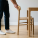 Especialistas em psicologia afirmam: "Quem sempre empurra a cadeira de volta para a mesa pode não estar só sendo gentil, mas demonstrando cuidado com o espaço compartilhado"
