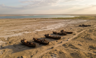 Parece filme, mas é real: o 4º maior lago do planeta secou e hoje é um deserto de navios fantasmas enferrujados na Ásia Central que perdeu mais de 90% da superfície