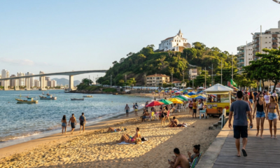 Fundada em 1535, esta é a cidade mais antiga do Espírito Santo e guarda um convento no alto de um penhasco de 154 metros
