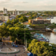 A única capital brasileira cortada pela Linha do Equador com um obelisco de 30 metros que vira um relógio de sol duas vezes por ano