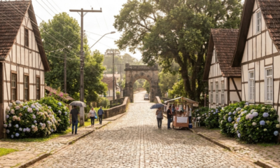 A Cidade das Flores abriga uma ponte de pedra de 148 metros construída por Dom Pedro II em 1864 e o maior núcleo de casas enxaimel do Brasil