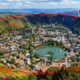 Construída dentro de um vulcão adormecido de 80 milhões de anos em Minas Gerais, essa cidade onde águas chegam a 45°C e o subsolo guarda minerais raros de selo europeu que curam desde o Brasil Império