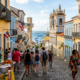 A primeira capital do Brasil guarda o maior conjunto colonial da América Latina e 30 km de praias de água morna o ano inteiro