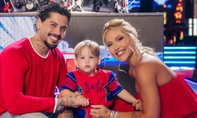 Virginia Fonseca, Zé Felipe e filho José Leonardo sorrindo juntos na festa