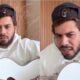 Zé Felipe, de boné e moletom branco, segura violão branco com fundo amadeirado