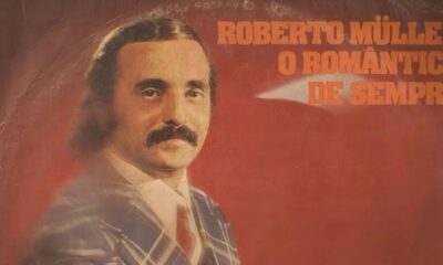 Roberto Müller em retrato com bigode, cabelo e terno. Texto: ROBERTO MÜLLER O ROMÂNTICO DE SEMPRE
