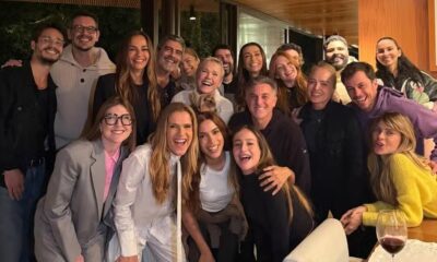 Anitta, Angélica, Luciano Huck, Xuxa e mais famosos sorriem em foto de grupo