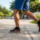 Os especialistas concordam: “Para melhorar a circulação nas pernas depois dos 50, caminhe, movimente as panturrilhas e evite horas seguidas na mesma posição”