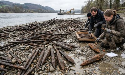 'Tesouro enferrujado' encontrado no rio Danúbio está cheio de barras de ferro de 2.000 anos que poderiam equipar um exército inteiro com armas