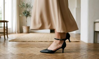 Febre nos anos 80, os saltos altos pretos voltaram com tudo: como mulheres maduras podem combinar o clássico com jeans e vestidos sem pesar no visual