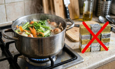 Ferver cascas e talos de legumes com água na panela: o caldo caseiro nutritivo de custo zero que substitui cubos industriais cheios de sódio