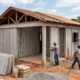 Construir uma casa com placas pré-moldadas pode sair mais barato: neste projeto, só as placas custaram R$ 7.900 e a montagem levou cerca de 30 dias