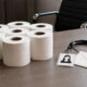 Seis rolos de papel higiénico custam um emprego de 30 anos e uma indemnização de quase R$ 360 mil