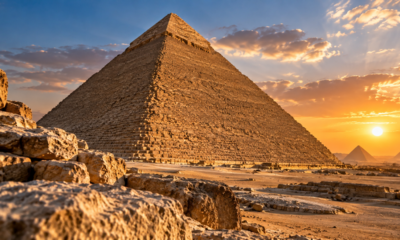 A Grande Pirâmide de Quéops sobreviveu a terremotos durante milênios, e cientistas encontraram na estrutura um detalhe que ajuda a explicar sua resistência