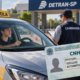 CNH para carros automáticos pode mudar a prova prática no Brasil e criar uma restrição para quem não dirigir veículos manuais