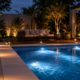 Especialista em iluminação externa ensina como iluminar a área da piscina com luminárias adequadas e escolher modelos seguros para ambientes úmidos