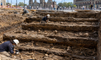 Arqueólogos escavam uma praça movimentada e encontram cerca de 240 esqueletos escondidos em cinco camadas de um antigo cemitério