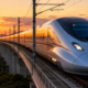Projeto ferroviário que se arrasta há quase duas décadas prevê trens acima de 350 km/h e 12 estações, mas novos atrasos podem levar a conclusão completa da obra para 2040, com investimento bilionário