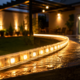 Morador coloca fitas de LED na área externa para iluminar o ambiente e descobre o que fazer para aumentar a durabilidade do material