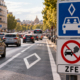 Novas placas de trânsito passam a indicar faixas de carona e áreas com restrições para veículos poluentes, mudando a circulação e exigindo atenção dos motoristas