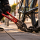 Você usa uma corrente pesada contra roubo de bicicleta, mas dessa forma você realmente ajuda o ladrão