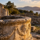 A arqueologia de Butrint mostra como engenharia romana e tradição grega se encontraram em obras públicas usadas para reforçar identidade, prestígio e integração provincial