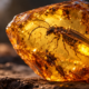 Um fóssil preservado em âmbar por 99 milhões de anos revela que vaga-lumes já produziam luz no Cretáceo, quando dinossauros habitavam as florestas de Mianmar