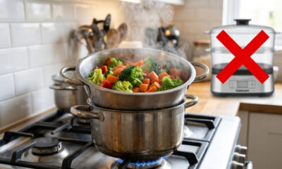 Sem panela vaporizadora, nem gastos extras: a melhor forma de cozinhar legumes no vapor usando um escorredor de macarrão de inox sobre a panela