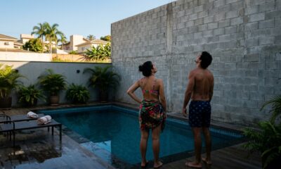 Casal compra casa por causa da vista e do sol na área de lazer, seis meses depois vizinho levanta muro de bloco até o limite permitido pelo código de obras e a piscina não pega mais uma hora de sol,advogado diz que não cabe indenização