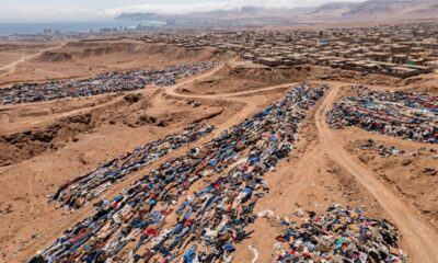 No meio do deserto do Atacama, uma montanha de roupas descartadas já chegou a 60 mil toneladas, vindas de milhares de quilômetros de distância, e já aparece em imagens de satélite