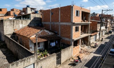 Morador levanta puxadinho de dois andares, joga sombra e tira a ventilação da casa ao lado, mas recebe notificação para demolir parte da construção com base no Código Civil