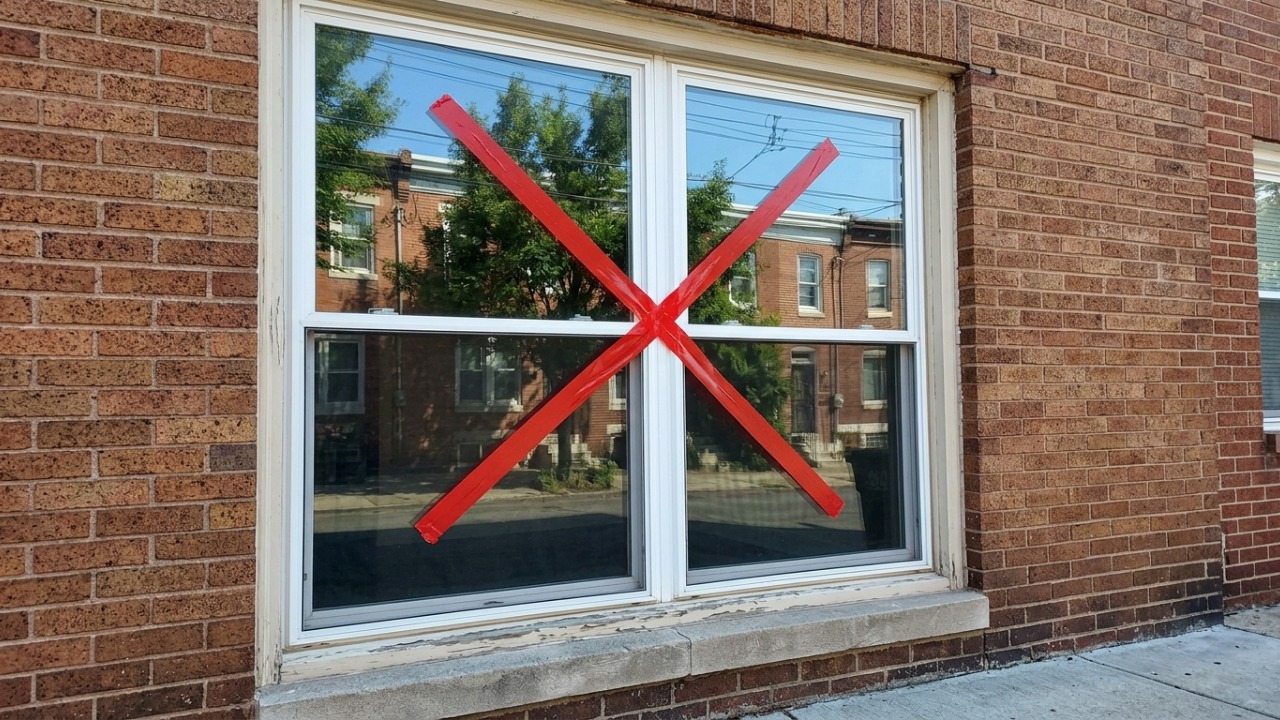 Adeus janelas de vidro duplo: placas de policarbonato transparente ganham espaço em janelas, telhados e fachadas por serem leves, resistentes e deixarem passar até 90% da luz