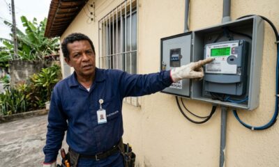 Eletricista ensina como descobrir qual aparelho puxa energia mesmo desligado, usando só o relógio do medidor