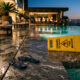 Hóspede escorrega em piso liso de piscina de hotel, fratura a perna nas férias e Justiça obriga empresa a pagar cirurgia e R$ 25 mil de dano