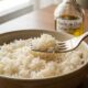 Adicionar uma colher de azeite no cozimento do arroz: para que serve e quando fazer