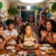 A psicologia aponta que pessoas que adoram comemorar o próprio aniversário não estão apenas buscando atenção, mas podem valorizar rituais, vínculos e a sensação de continuidade da própria história