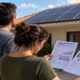 Casal instala painel solar de R$ 32 mil financiado para reduzir a conta de luz, no terceiro mês a distribuidora muda a regra de compensação e a economia prometida pela empresa cai pela metade