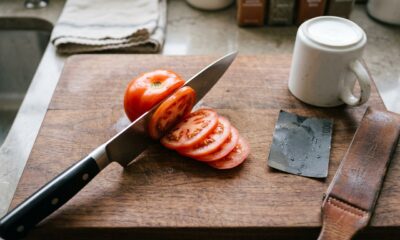 Como afiar uma faca de cozinha cega em casa sem amolador e sem estragar o fio