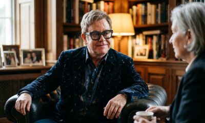 Citação do dia de Elton John: “As três palavras mais difíceis de dizer não são ‘Eu te amo’, são...” Uma lição profunda sobre vulnerabilidade e coragem