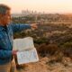 Em 1998, o apresentador de um programa de T V doou 30 hectares de terra em Hollywood Hills, avaliados em US$ 2 milhões, praticamente dobrando a área do parque local e protegendo trilhas e um corredor ecológico para veados e coiotes