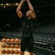 Citação do dia de Kobe Bryant: "Todo mundo quer ser uma fera. Todo mundo quer ser o melhor. Mas muito poucas pessoas são..." lições de vida sobre a importância da consistência, paciência e o poder da 'repetição' do falecido ícone do basquete.