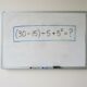 Desafio de matemática para testar sua atenção: (30 − 15) ÷ 5 + 5²