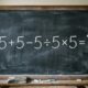 Só adultos que aprenderam essa regra na escola conseguem acertar quanto é 5 + 5 − 5 ÷ 5 × 5