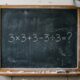 Só quem domina matemática básica resolve 3 × 3 + 3 - 3 ÷ 3 na primeira tentativa