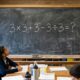 Só quem domina matemática básica resolve 3 × 3 + 3 - 3 ÷ 3 sem calculadora