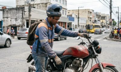 Motoboy compra moto usada de loja por R$ 16 mil, financia em 48 parcelas de R$ 540 e, no segundo mês, o câmbio trava; vício oculto pode obrigar reparo