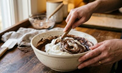 Segundo a psicologia, pessoas que relaxam preparando sobremesas frescas ou receitas detalhistas após um dia longo podem estar utilizando o controle sensorial para combater o estresse crônico