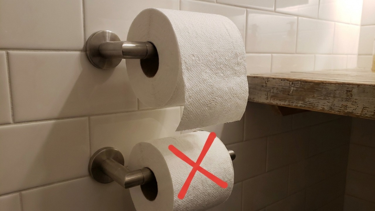 Nem sempre é só questão de preferência: um detalhe de 1891 ajuda a explicar qual posição o papel higiênico costuma ser considerado a mais correta